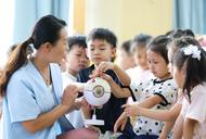 近視能否治愈？關(guān)燈看手機危害有多大？來看專家權(quán)威解答