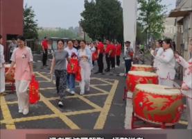 阜阳市第十一中学 
高考首日“擂鼓送考”