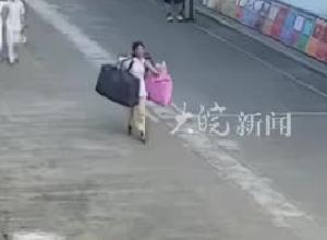 “扁擔女孩”打暑假工的油茶店成打卡點