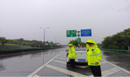 鐵肩擔(dān)道義，風(fēng)雨護(hù)坦途