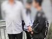 男孩被老翁用手铐铐在街头，重庆璧山警方追查手铐来源