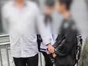 男孩被老翁用手銬銬在街頭，重慶璧山警方追查手銬來(lái)源