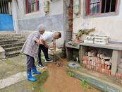 歙縣岔口鎮：疏通自來水管道 為民服務解民憂 