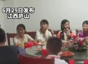 21個孩子湊300元畢業聚餐   江西一老板果斷自掏腰包補貼：必須吃飽！不想讓孩子們失望