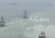山東艦航母編隊訪問香港 ，香港特區政府以“水門禮”迎接！
