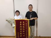蚌埠一老人摔骨折 路过的女医生出手了