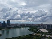 合肥发布强对流黄色预警 市区天空乌云密布（航拍）