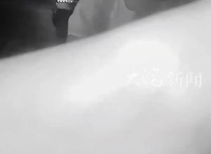 女生下班骑车路上崩溃大哭，交警暖心安慰！