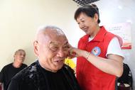 每周三的约定：合肥一社区 “义剪” 15年不停歇