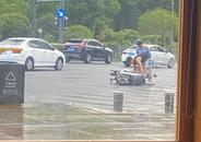 暴雨中，合肥街頭這一幕超暖心