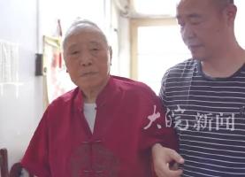 104岁抗战老兵冒长松：战友中弹牺牲时 嘴里还含着充饥的青蛙
