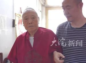104岁抗战老兵冒长松：战友中弹牺牲时 嘴里还含着充饥的青蛙