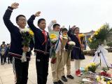 合肥市翡翠学校：文明祭先贤  鲜花献英魂