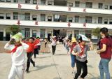 潜山市双峰中心小学举办防震抗灾演练活动