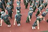 霍山文峰學校：軍訓十二時辰 致敬火熱的青春