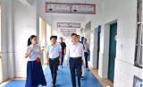 巢湖市人大常委會主任周恩平走訪慰問城南小學(xué)教師