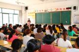 共商孩子发展大计，共谋孩子成长蓝图——六安九中召开毕业班家长会