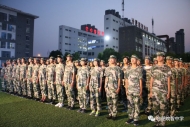 合肥皖智中学：迷彩军训，青春无悔