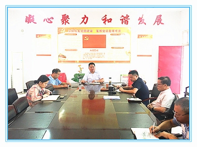 霍山東西溪鄉(xiāng)中心學校貫徹落實全縣校長會議精神 積極宣傳貧困生資助政策   