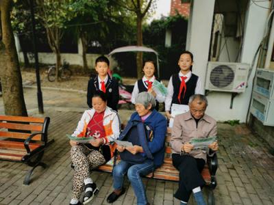 ?合肥市興海苑小學(xué)黨支部開展“黨員進(jìn)社區(qū)—垃圾分類我來說”宣傳活動(dòng)