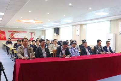 廬江中學(xué)袁國道校長率隊(duì)赴潛川監(jiān)獄開展警示教育活動(dòng)