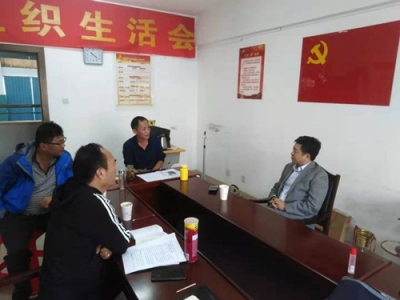 六安市教體局領(lǐng)導(dǎo)督促指導(dǎo)基層主題教育活動