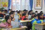 给眼睛减负为视力护航  ——东至至德小学召开“爱眼护眼”主题队会
