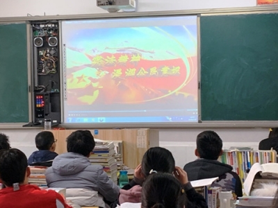 六安市新安中學(xué)國家憲法日組織學(xué)生進行《憲法》專題學(xué)習(xí)