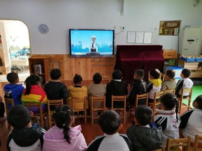 合肥市仁和佳園幼兒園遵守交通規(guī)則安全文明出行