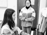 藝術(shù)?？歼M(jìn)入倒計時 杭州姑娘火車上復(fù)習(xí)文化課