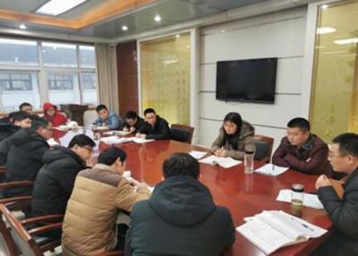 寶劍鋒從磨礪出，梅花香自苦寒來  ——記皖西中學(xué)青年教師匯報課活動