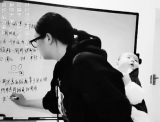 背着小宝给"大宝们"上网课，固镇一乡村教师获赞