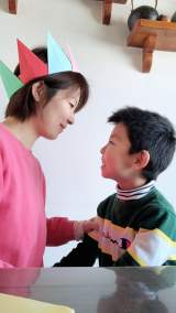 为爱“加冕”  合肥市芙蓉小学学生手作“皇冠”赠“女王”