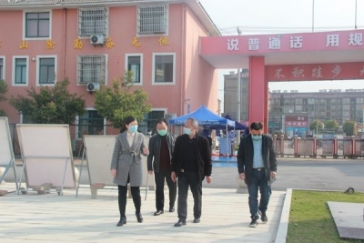 六安裕安區(qū)副區(qū)長(zhǎng)鄭敏督查指導(dǎo)六安新世紀(jì)學(xué)校高三返校復(fù)學(xué)工作