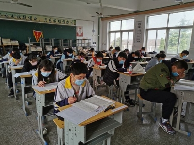 巢湖市烔炀中学举行高三复学后第一次联考