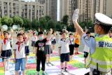 合肥市瑶海实验小学：做益体益智游戏，学交通安全知识