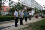 段賢柱檢查長集教學(xué)點暨長集中學(xué)校園景觀環(huán)境提升工程建設(shè)情況