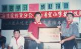 三十年爱心助学路上遇到的奇人轶事系列之五：  心系山乡“摇篮”的都市人——吴文忠