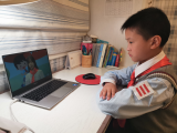 合肥市安庆路第三小学教育集团本部校区：组织少先队员观看“红领巾相约2035”主题云队课
