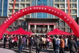 霍山技工学校走进招聘会现场开展民生工程政策宣传