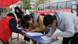 安庆师大学子学习雷锋在行动