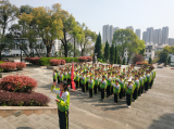 潜山市油坝中心小学清明节开展扫墓活动
