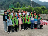 浙江爱心企业走进绩溪县板桥学校开展爱心助学活动