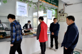 界首一中：校长陪餐，守护舌尖上的安全