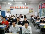 当代学校组织师生观看