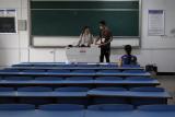 安徽省首位盲人考生在安庆师大参加英语四级考试            