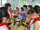 绩溪县扬溪镇中心小学：端午至，关爱暖童心 