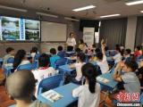 校园“延时服务”来了，“三点半”难题解了？