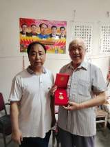 合肥市庆平希望学校党支部看望慰问老党员并颁发“光荣在党50年”纪念章