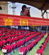 與憲法同行  讓法制生輝 —— 界首一中開展憲法宣傳主題教育活動                         